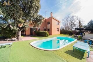 Chalet  Calle catorce. Espectacular chalet independiente en el escorial - los arroyos-