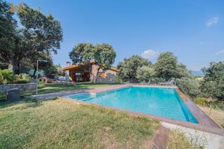 Chalet in Las Zorreras-Monte Encinar. Casa totalmente reformada en una planta en las zorreras