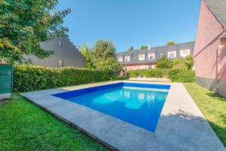 Casa adossada  Avenida de los reyes católicos 17. Chalet adosado en venta en avenida de los reyes católicos