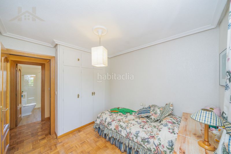 Foto 8323fe00-0a17-4aa1-ba68-54ecec0469f0. Casa adossada amb xemeneia calefacció aparcament a Escorial (El)