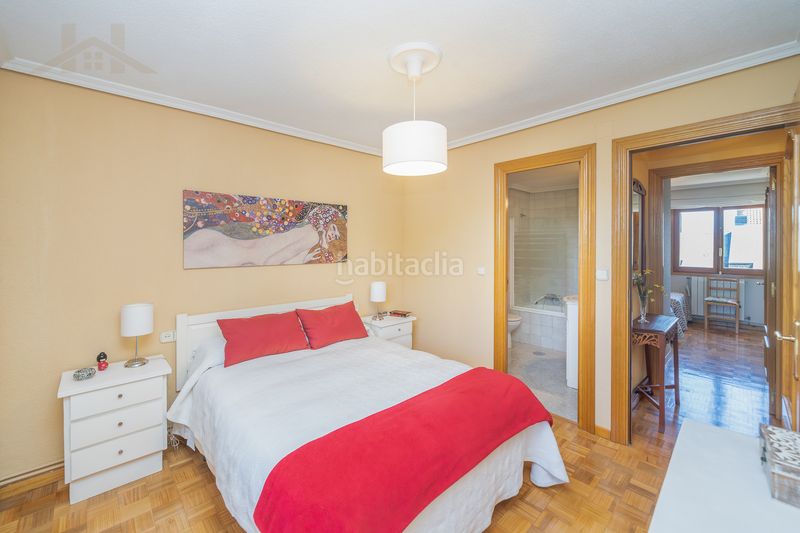 Foto cd674228-5985-426f-b8fb-1bfbf8c82d32. Casa adossada amb xemeneia calefacció aparcament a Escorial (El)