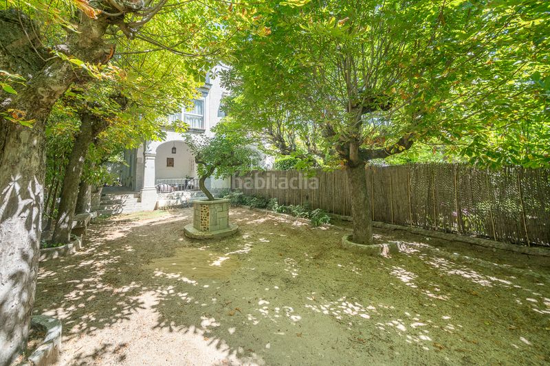 Foto 651a6d22-edbd-40ad-a594-3bf1b3ffcd7a. Masia amb xemeneia aparcament a Jardín de los Reyes-Parque Real Escorial (El)