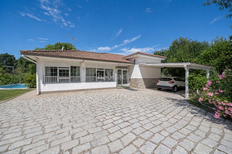 Foto 1759a637-1b4a-4af6-909a-ce1176bd67fa. Casa amb xemeneia aparcament piscina a Centro-Manguilla Escorial (El)