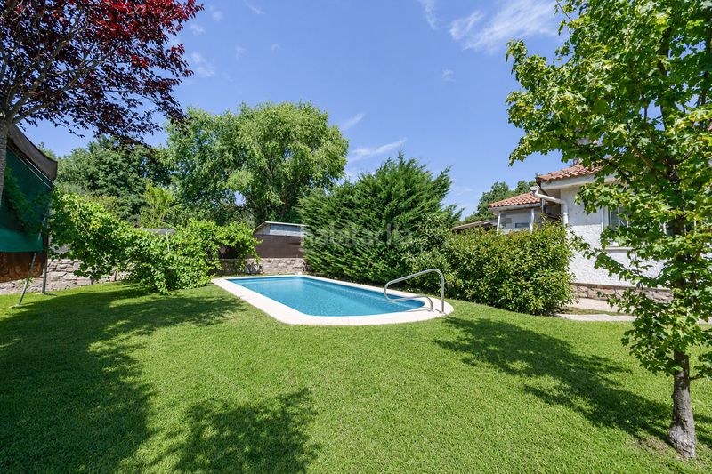 Foto f7b1627c-731b-469b-8015-9bf59163876e. Casa amb xemeneia aparcament piscina a Centro-Manguilla Escorial (El)