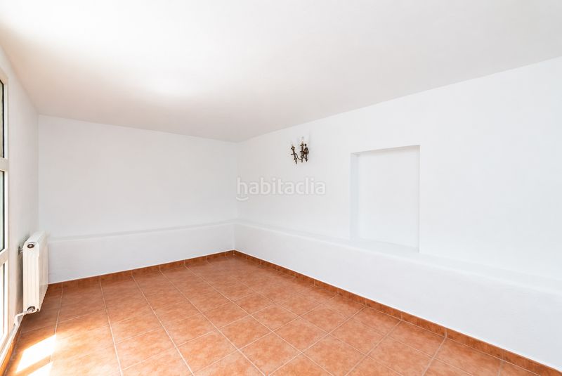 Foto 63d675c3-5138-4971-b8b0-71596c6a9770. Casa amb xemeneia calefacció aparcament piscina a Escorial (El)