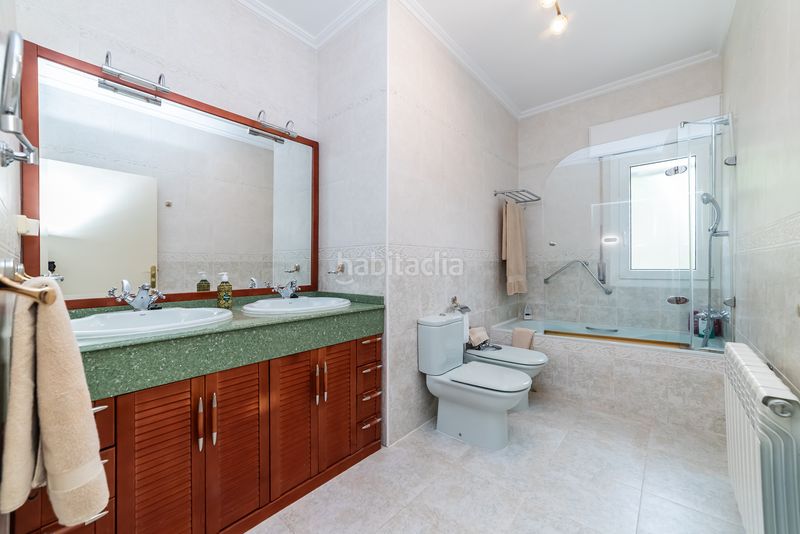 Foto b84234cc-f128-41e8-8ad1-c6f526bae6e5. Casa amb xemeneia calefacció aparcament piscina a Escorial (El)