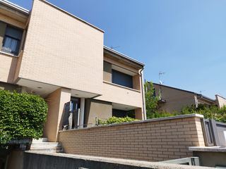 Casa bifamiliare in Jardín de los Reyes-Parque Real. Chalet pareado en venta en centro - casco histórico