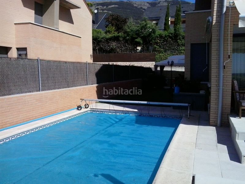 Foto d6cbb8a3-8207-47e9-9a7f-63c3c4b711eb. Casa aparellada amb calefacció aparcament piscina a Escorial (El)