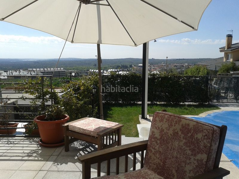 Foto f0b2109e-8567-4a2c-8700-07790fd23039. Casa aparellada amb calefacció aparcament piscina a Escorial (El)