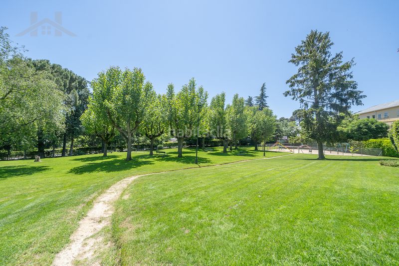 Foto 415111f0-8178-49df-942f-8bf96da03e05. Pis amb calefacció aparcament piscina a Jardín de los Reyes-Parque Real Escorial (El)