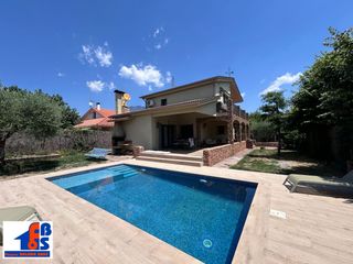 Haus in Sant Esteve de Palautordera. Casa a 4 vents en venda a sant esteve de palautordera amb piscin