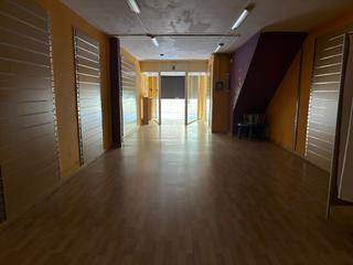 Lloguer Local Comercial  Carrer serafí julià. En pleno  centro urbano!