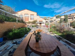Xalet a Sant Esteve Sesrovires. Amplia parcela con piscina!