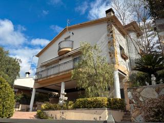 Chalet in Sant Esteve Sesrovires. Amplia torre con excelentes vistas!