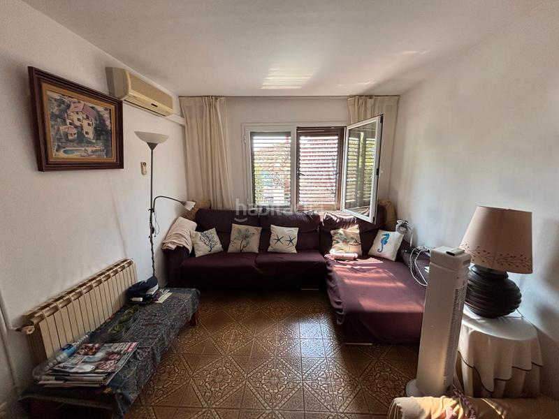 Foto a6805e4a-9a3a-4e62-b26e-e51d5a9d54e0. Xalet amb xemeneia calefacció aparcament piscina a Sant Esteve Sesrovires