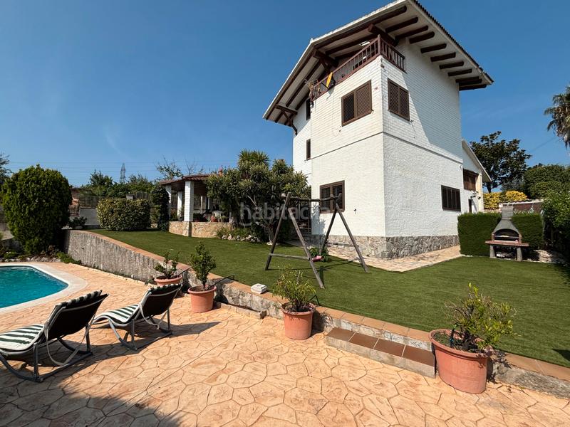 Foto fb3e48f6-59cd-4e2f-8bde-e9f3508c9988. Xalet amb xemeneia calefacció aparcament piscina a Sant Esteve Sesrovires