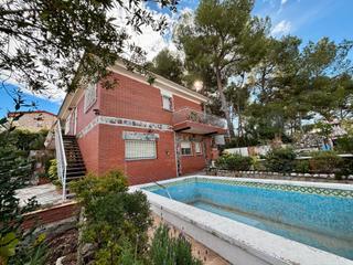 Chalet  Carrer arç. Muy soleada y con excelente ubicación!