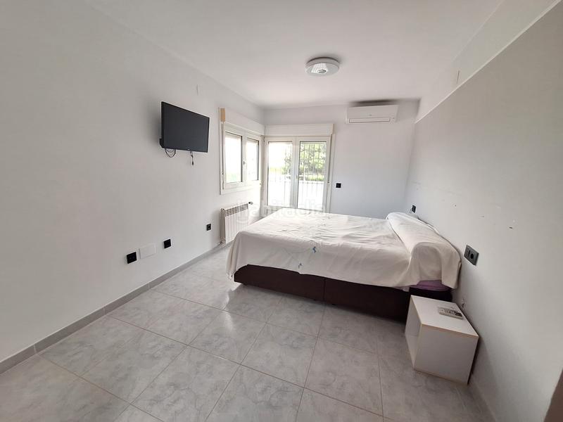 Foto a51f0a4b-49aa-460a-b274-e4eced38474a. Chalet con piscina y buenas vistas! en Abrera