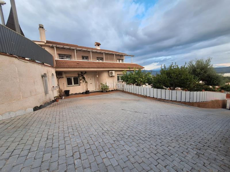 Foto b6b6d019-fe00-480b-aad6-d6a7c6b820ee. Chalet con piscina y buenas vistas! en Abrera