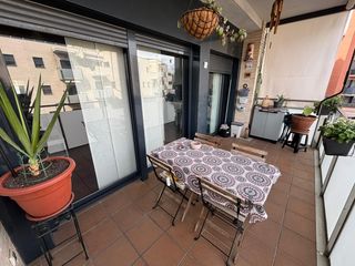 Appartement  Carrer llobregat. Muy amplio y con todos los extras!