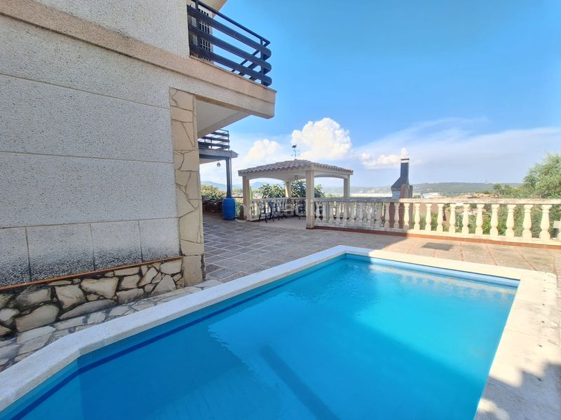 Foto c7dc3b1a-0c69-4f2f-9c42-fab7199c8d4f. Chalet with fireplace heating parking pool in Sant Esteve Sesrovires