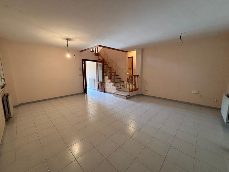 Foto 905ab4ac-f2a8-4aad-ba6d-a4e8b00dd2a2. Towny house with heating parking in Sant Esteve Sesrovires