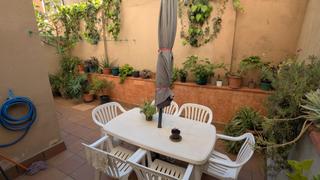 Ground floor in El Camp d´en Grassot i Gràcia Nova. Planta baja con patio en perfecto estado