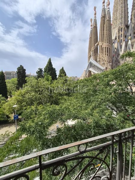 Foto 31e7ad52-2f5e-480e-80f9-588e93d73932. Pis a Sagrada Família Barcelona