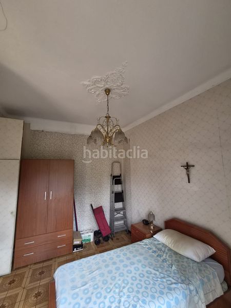 Foto c0b7ee00-9e97-4085-8186-dc642e541d57. Pis a Sagrada Família Barcelona