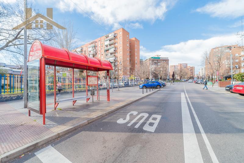Foto 94682941-8cdc-4af1-acf3-916fd6de0a97. Parking voiture dans Zarzaquemada Leganés