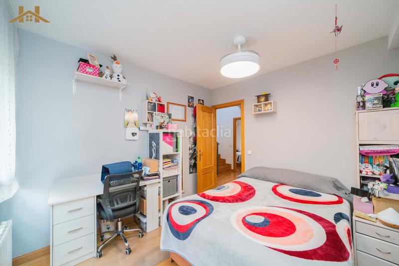 Foto e6a4ddc9-0506-46e3-b1f8-b960ec016922. Reihenhaus mit heizung parking in La Fortuna Leganés