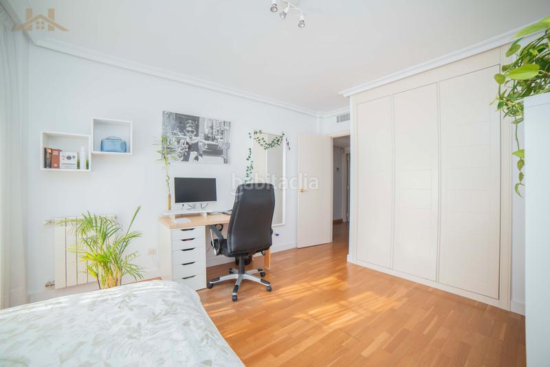 Foto 444f0355-ef4c-4524-b755-b31b0dae90b2. Chalet con riscaldamento piscina in Urbanizaciones Rivas - Vaciamadrid