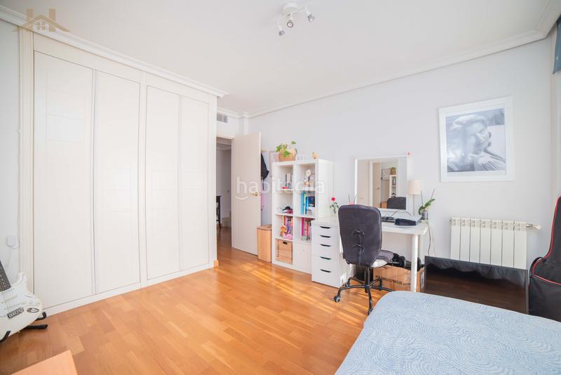 Foto 909f9970-c9dd-4db2-9cdb-b7ee5bee91f4. Chalet con riscaldamento piscina in Urbanizaciones Rivas - Vaciamadrid