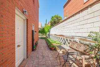 Doppelhaus in Calle carmen martín gaite 14. Descubre con hogares este fantástico chalet pareado en rivas-vac