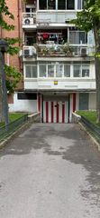 Car parking in Calle de calderón de la barca 16