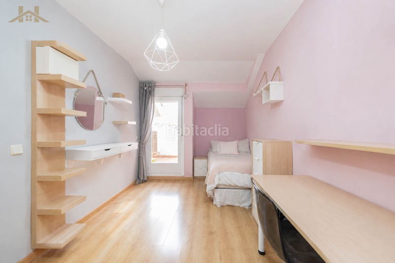 Foto 5ede13b9-1f8b-4585-b51e-b304cddeed9e. Casa aparellada amb calefacció aparcament piscina a Leganés