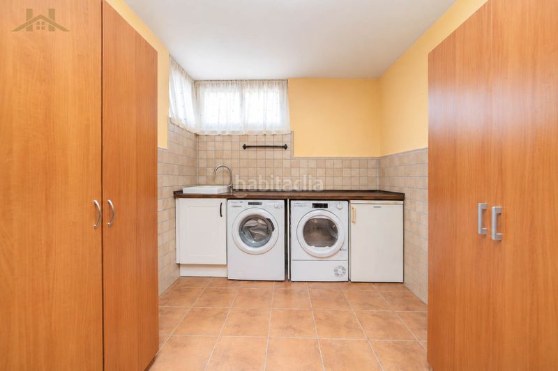 Foto bc628433-9374-407f-9489-f7e5804ad541. Casa aparellada amb calefacció aparcament piscina a Leganés