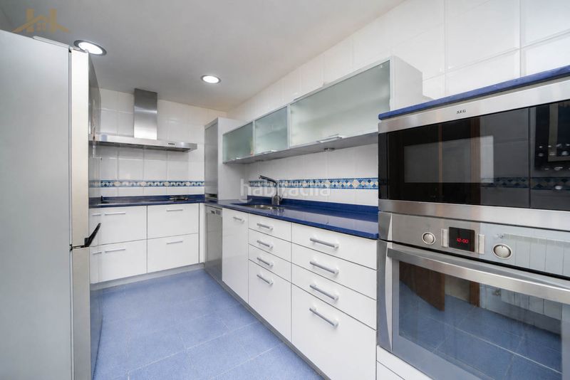 Foto d1c59613-c2dd-4af9-963e-ee7e9fc411e4. Casa aparellada amb calefacció aparcament piscina a Leganés