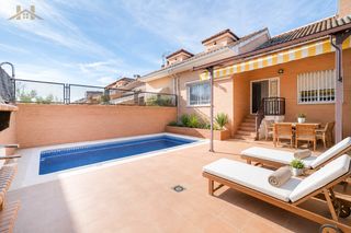 Casa bifamiliare  Calle colmenar viejo. Chalet pareado en venta en calle colmenar viejo