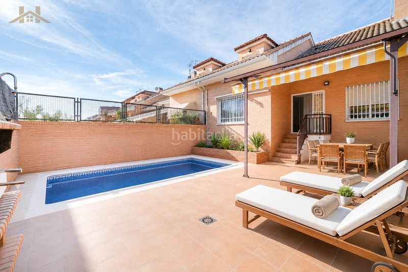 Foto dfa87601-61a4-4b7f-92fb-b9d6d3cc5851. Casa aparellada amb calefacció aparcament piscina a Leganés