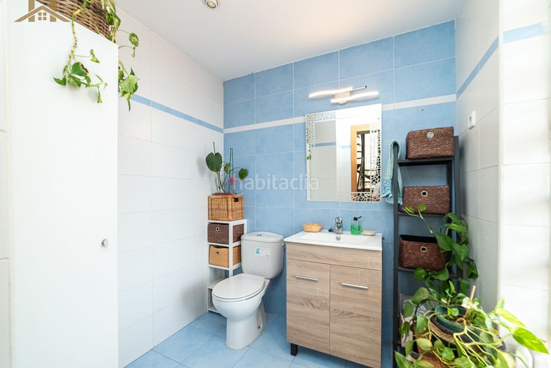 Foto c1ae8aaf-2208-4dfc-8b19-277fc39325e8. Casa aparellada amb calefacció aparcament piscina a Leganés