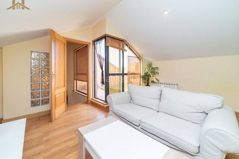 Foto f210c949-dea1-4294-a37c-94ed6f92d65f. Casa aparellada amb calefacció aparcament piscina a Leganés