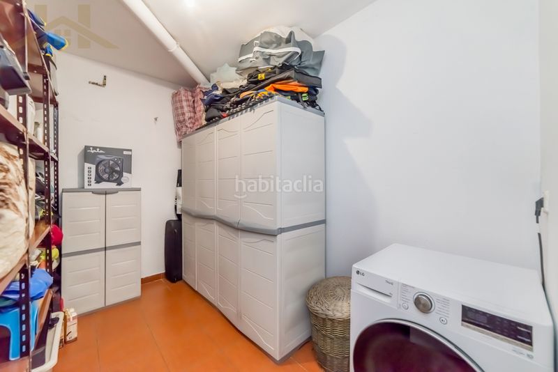 Foto b602ae0c-9b7b-488a-8d6a-130c80ba13d6. Casa aparellada amb calefacció aparcament piscina a Leganés