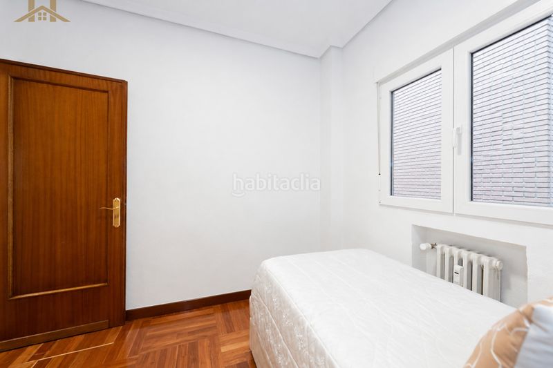 Foto 4a9ccf4a-1051-4598-bb18-f8c099562c46. Pis a calle de martín de vargas 38 a Acacias Madrid