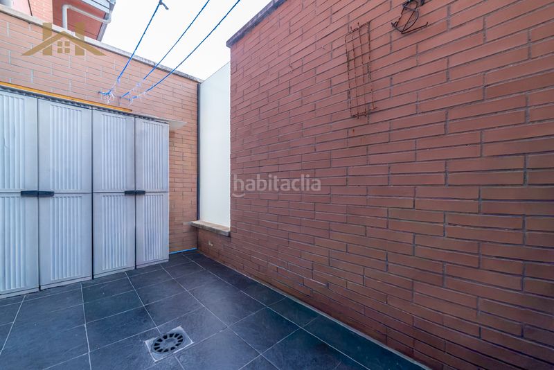 Foto ab3a65c7-12a4-4e30-8173-6d59fb0d9f77. Casa adossada amb xemeneia calefacció aparcament piscina a Getafe