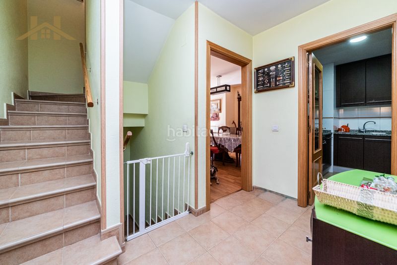 Foto b855ab40-f697-4b47-a753-c85ec0706b6d. Casa adossada amb xemeneia calefacció aparcament piscina a Getafe