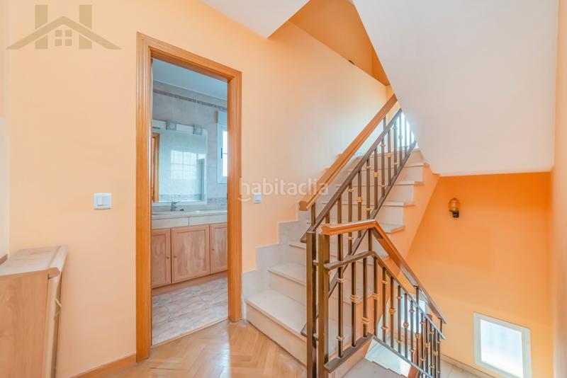 Foto 378adeaf-1612-49f6-ac64-4885f1458a83. Chalet with heating parking in Pintores-Ferial Parla