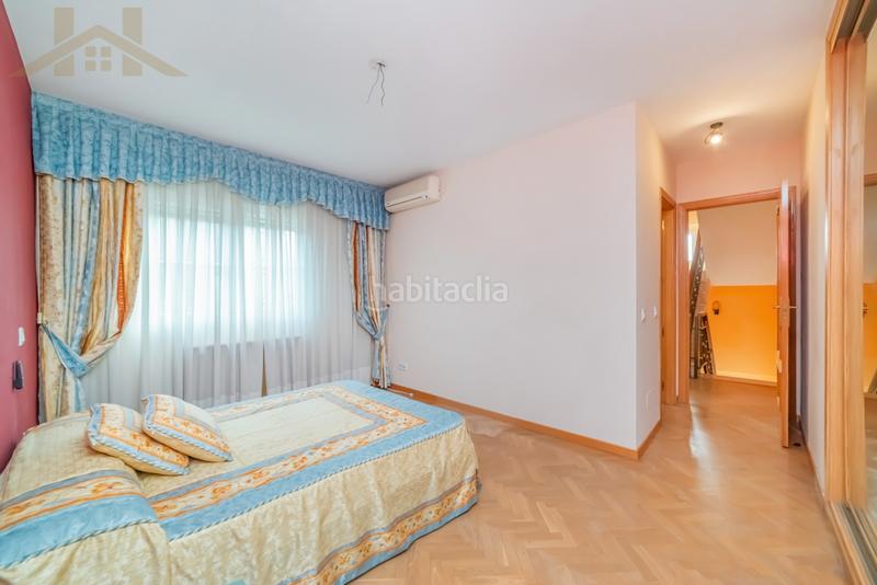 Foto 7dbd04c7-bf0b-42d0-b842-39d61645e79b. Chalet with heating parking in Pintores-Ferial Parla