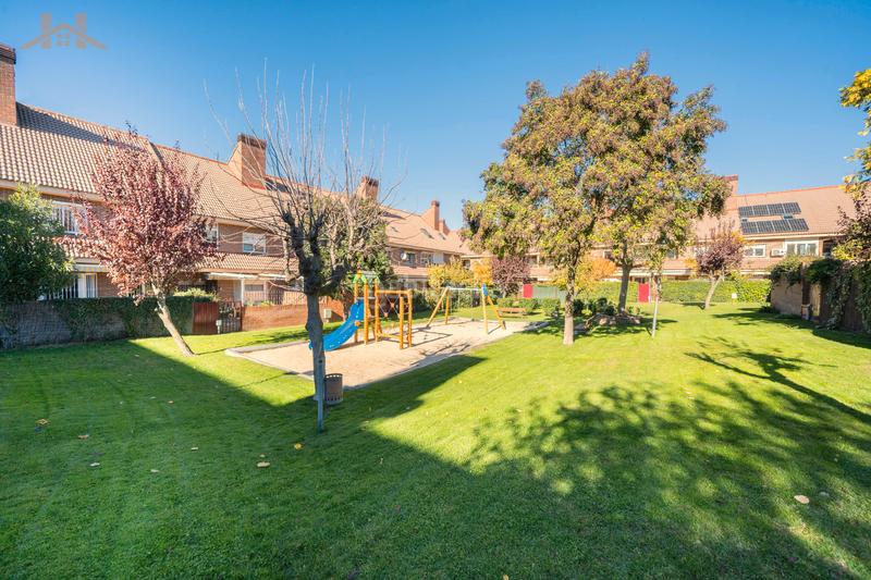 Foto 9db45020-21df-4d33-b39a-c3e79668b2e4. Chalet con camino riscaldamento parcheggio piscina in Collado Villalba