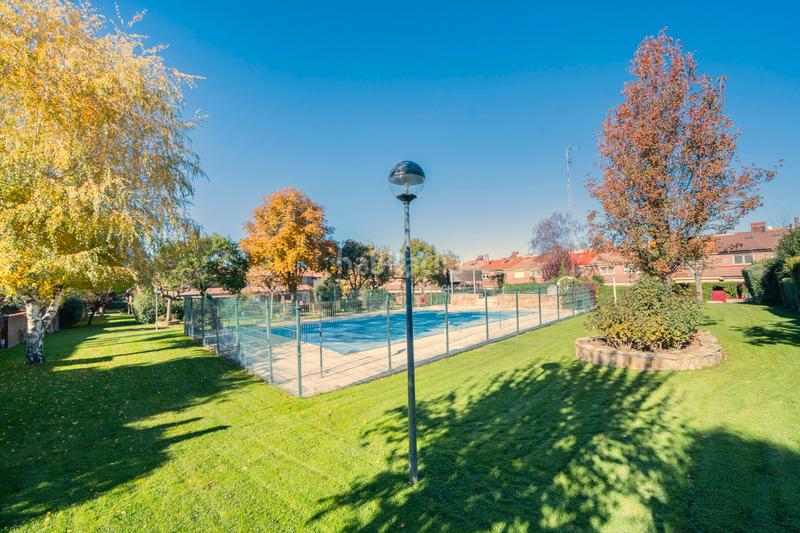 Foto f87908e2-f79e-46a6-9537-64a07ed410e4. Chalet con camino riscaldamento parcheggio piscina in Collado Villalba